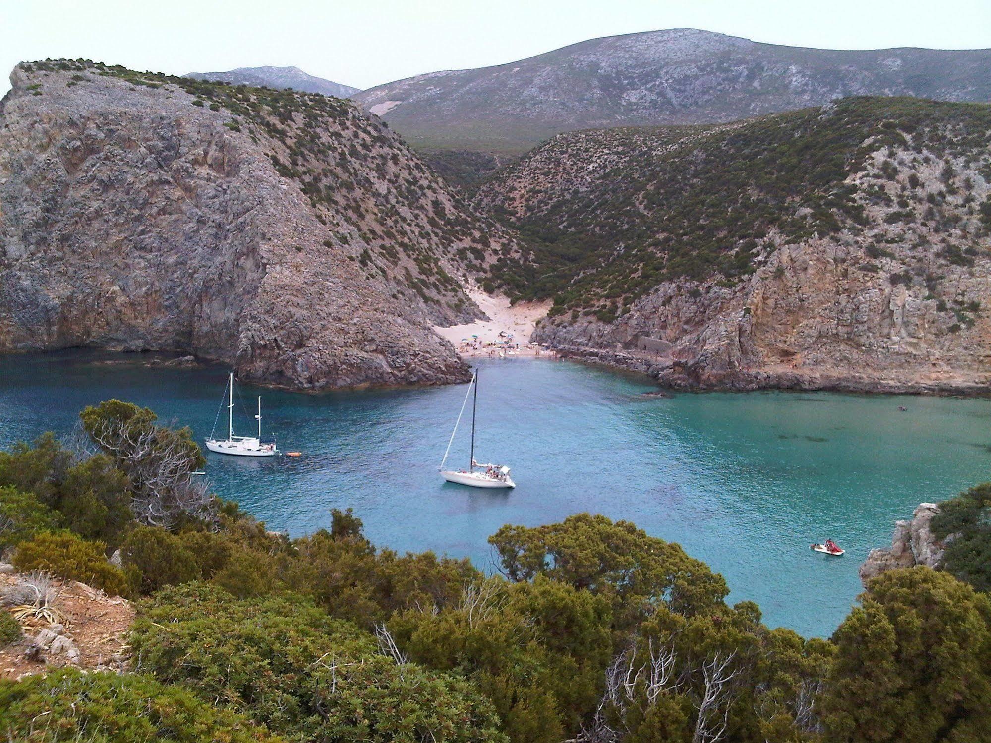 Отель Al Porto Di Кальяри Экстерьер фото